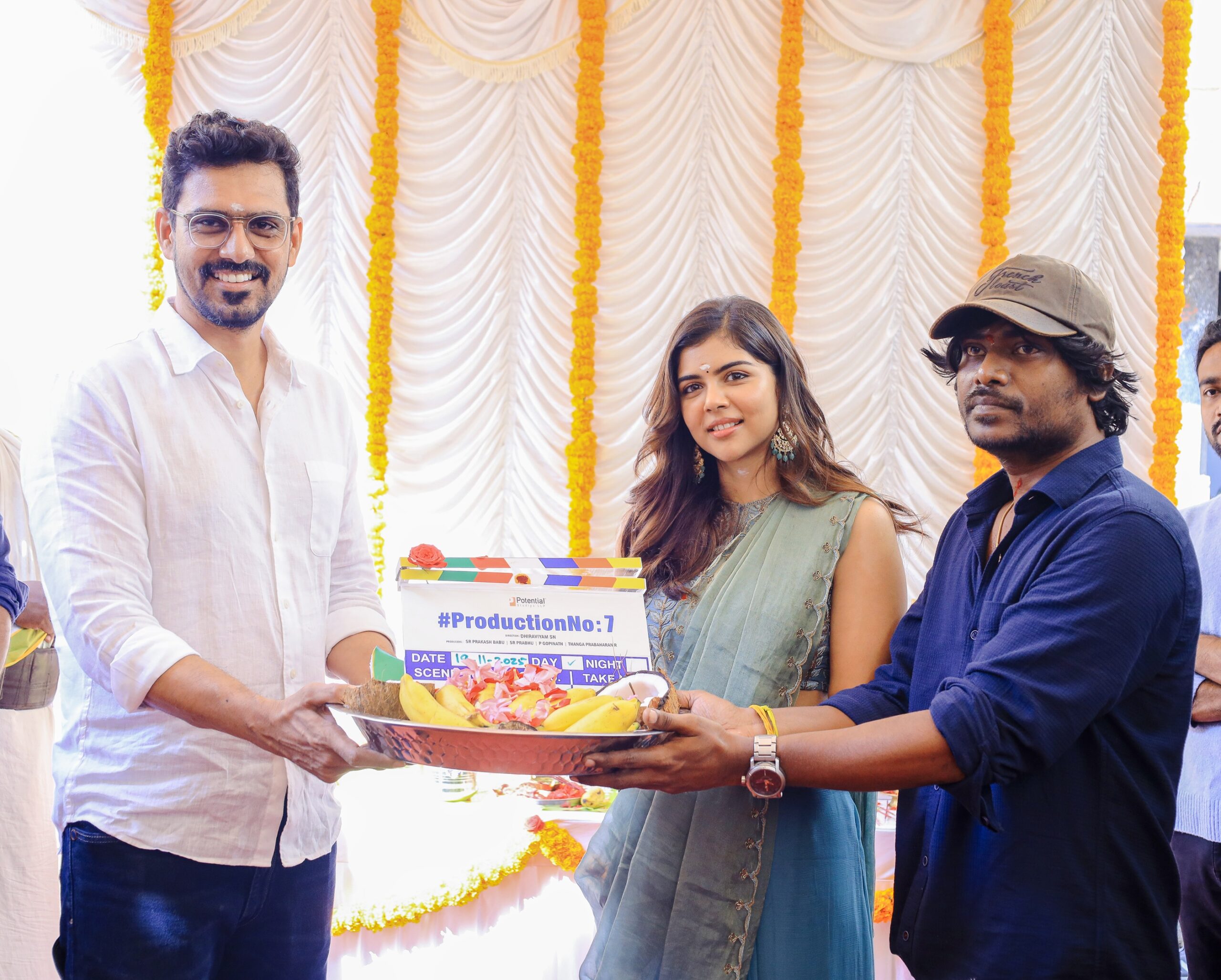  கல்யாணி ப்ரியதர்ஷினியின் புதிய படம் ஆரம்பம் !