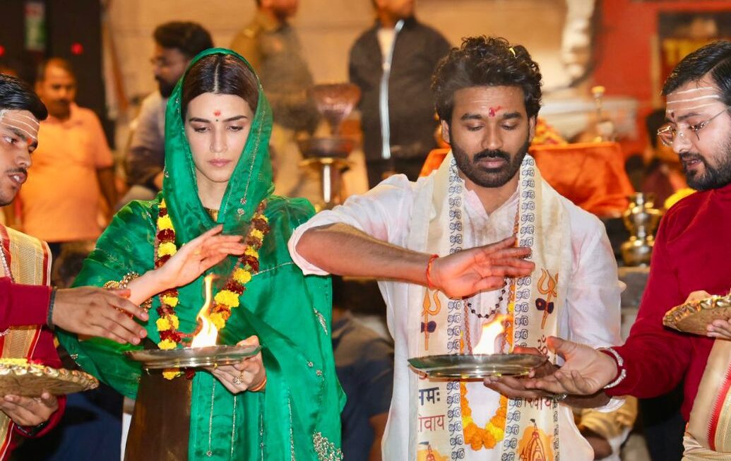 வாரணாசியில் தனுஷ், க்ரிதி சனோன் “கங்கை ஹாரதி” பூஜை